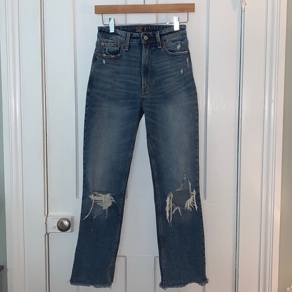 Abercrombie & Fitch Denim - ABERCROMBIE & FITCH ZOE NATURAL RISE ANKLE STRAIGHT BUSTED KNEE JEANS